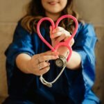 ¿Qué es y cómo convertirse en Médico Asociado en el Reino Unido?